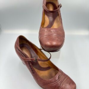 Clarks Artison Women's Brown Heels